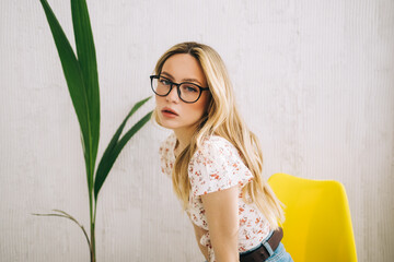 Naklejka premium Portrait of attractive caucasian young woman in eyeglasses.