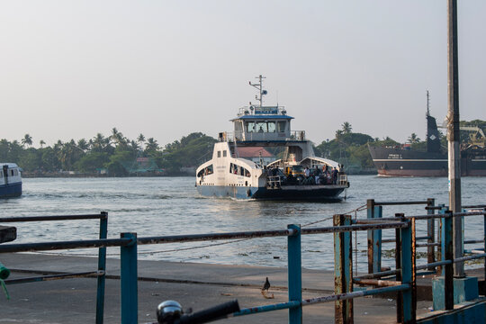 A picture of Vypin-Fort Kochi jankar ferry connects the southern tip of Vipine Island with the northern tip of Fort Kochi
