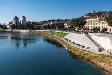 Naklejka premium Ponte Pietra na Cidade de Verona no norte de Itália