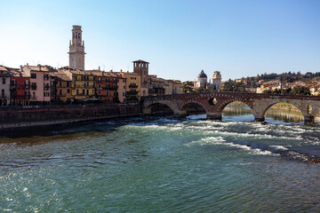 Ponte Pietra na Cidade de Verona no norte de Itália