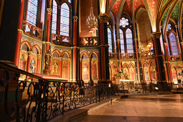 Fototapeta na wymiar Vue intérieure de la cathédrale de Bayonne
