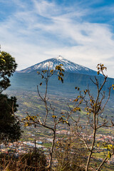 Fototapeta premium Pico más alto de España con un cielo nuboso encima, Pico del Teide