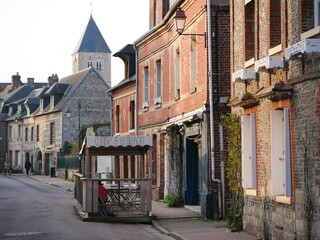 Straße in Veules les Roses, Normandie, Frankreich