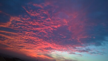 Fototapeta na wymiar a beautiful sunset purplish clouds