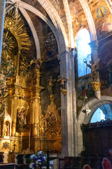 Fototapeta na wymiar Detalles y retablo de la Capilla Mayor de la Catedral de Mondoñedo, Lugo, España
