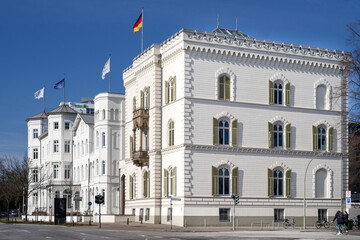 Obraz premium Hamburg nahe der Alster sonnig entzerrt