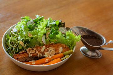 Sammon grill Salad with Peanuts and Dressing is a healthy breakfast order at the restaurant. 