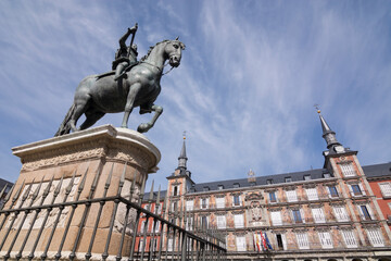 Town Square of Madrid.. Facades. 15th century. Statue of monarch Philip III