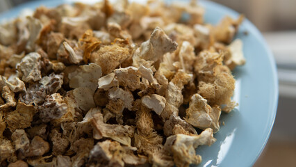 dried fruiting bodies of Hericium erinaceus.