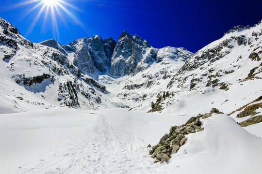 Le Vignemale en hiver sous la neige