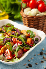 Delicious salad with broad beans and chicken.