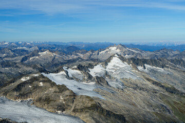 Aussicht auf die umliegenden Berge vom Großvenediger aus, Österreich