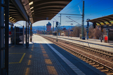 Bahnsteig, Bahnhof, Gleis, Schiene in Saalfeld an der Saale, in Thüringen, Deutschland