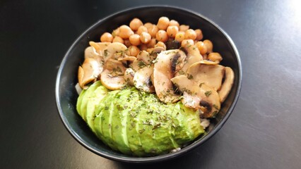 Bowl - Riz, pois chiche, avocat, champignons