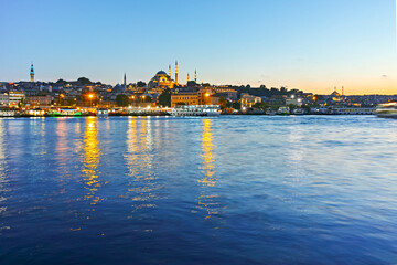 Obraz premium Sunset view of Golden Horn in city of Istanbul, Turkey