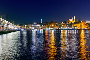 Obraz premium Sunset view of Golden Horn in city of Istanbul, Turkey
