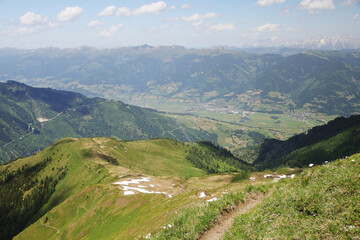 Fototapeta na wymiar The view from Imbachhorn mountain to Zell am See valley, Austria