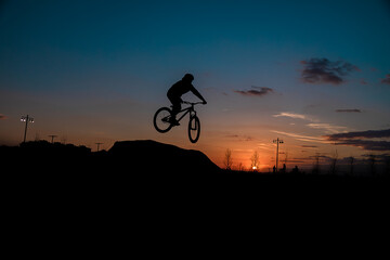 Bicicleta en el atardecer