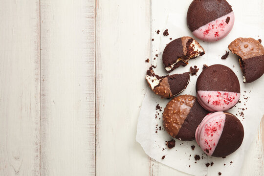 American whoopie pie desserts on white wooden planks