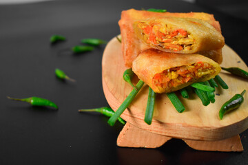 Deep fried spring rolls, Snacks and snacks that are popular with Thai and Chinese people.