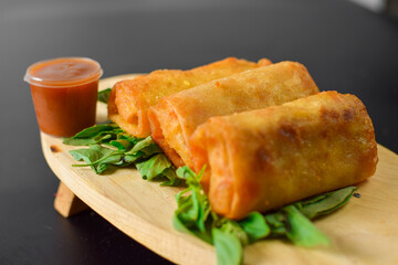 Deep fried spring rolls, Snacks and snacks that are popular with Thai and Chinese people.