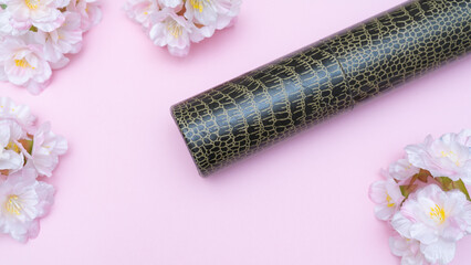 桜の花と卒業証書｜卒業イメージ