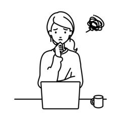 デスクで座ってPCを開いて困っているリモートワークの女性