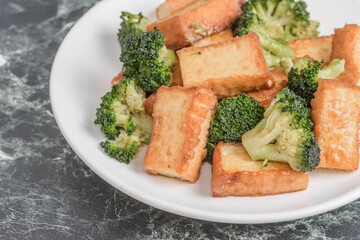 厚揚げとブロッコリーのオイスターソース炒め