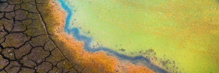 Foto auf Alu-Dibond Polluted water and cracked land during summer drought   © Solid photos