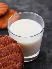 Glass of fresh milk and cinnamon crispbread
