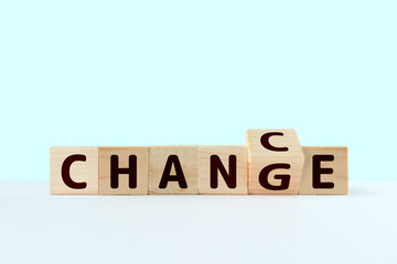 チェンジとチャンスが描かれた積み木