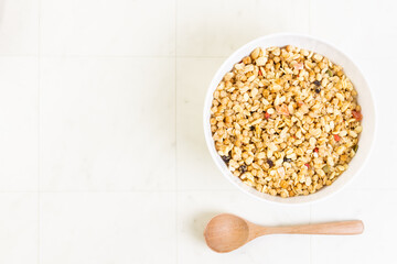 ボウルに盛られたグラノーラ