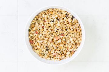 ボウルに盛られたグラノーラ