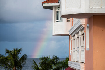 Naklejka premium landscape with a rainbow after the rain against the background of buildings 
