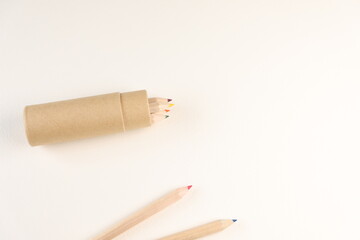 色鉛筆とスケッチブック