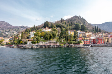 Vista de Varenna no Lago di Como no norte de It&aacute;lia