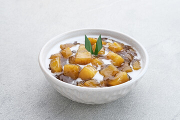 Bubur Ubi atau Jenang Telo is a dessert from Indonesia made of sweet potato, palm sugar and tapioca flour served with coconut milk. 
