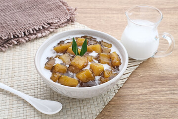 Bubur Ubi atau Jenang Telo is a dessert from Indonesia made of sweet potato, palm sugar and tapioca flour served with coconut milk. 
