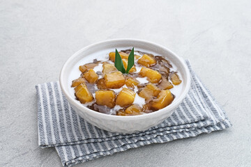 Bubur Ubi atau Jenang Telo is a dessert from Indonesia made of sweet potato, palm sugar and tapioca flour served with coconut milk. 
