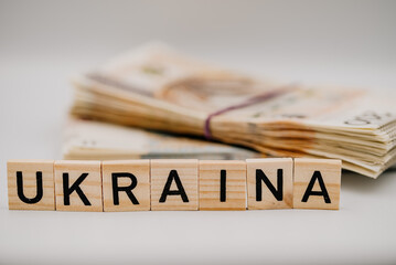 Napis Ukraina na tle polskich banknotów