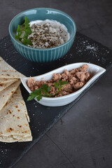 Piadina con tonno e salsa yogurt