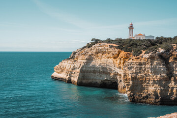 Fototapeta na wymiar Algarven Küste Lagos mit einen Leuchtturm