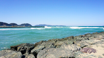 Fototapeta na wymiar 福岡の荒れた海と荒波