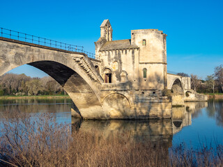 Fototapeta premium The famous fallen bridge (Pont Saint-Bénézet Pont d'Avignon), vignon, Vaucluse, Provence-Alpes-Côte d'Azur, Southern France.