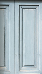 Moldura rectangular en puerta de madera azul claro