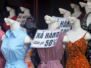 Fashion stores in Hoi An offer 50% discount because of the Covid-19 epidemic