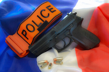 sig saueur et brassard Police