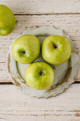 green delicious apples on a plate