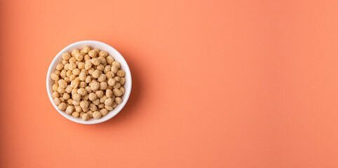 Chenopodium quinoa - Quinoa seeds pop in the bowl