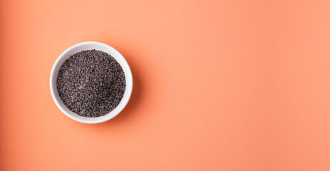 Papaver somniferum - Organic poppy seeds in the bowl